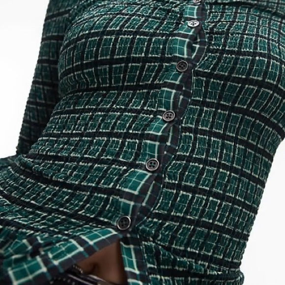 Free People Caught A Feeling Smocked
Button-Up Top Green - Picture 8 of 12